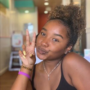 Meet your Posher, Zakita